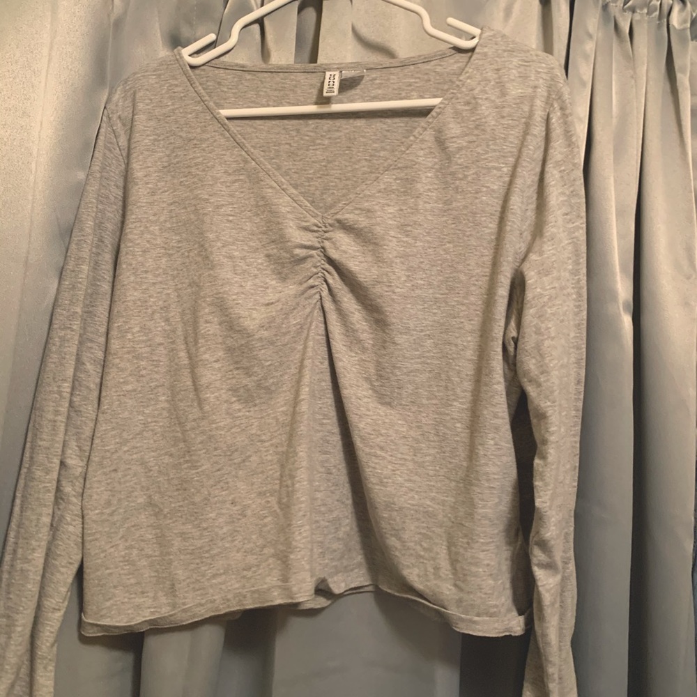 H&M Long Sleeve Grey Crop Top